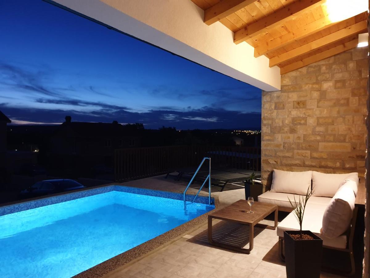 El Istria Villa *